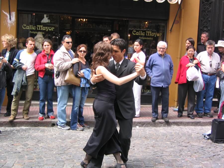 аргентинское танго на улицах Буэнос-Айреса