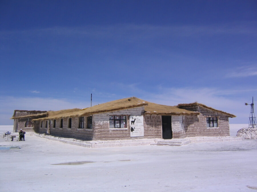отель на соляном озере в Боливии