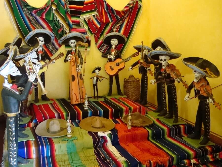 фигурки мексиканских мариарчи