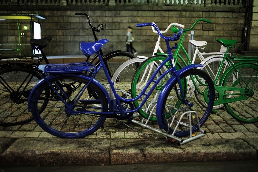 велосипеды на улице Хельсинки