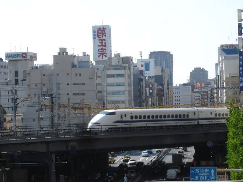 скоростной поезд в Токио