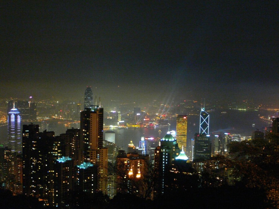 вид на Гонконг вечером