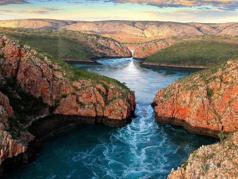 горизонтальный водопад в Австралии