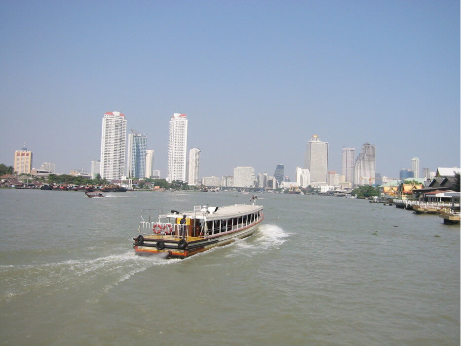 корабль на реке в Бангкоке