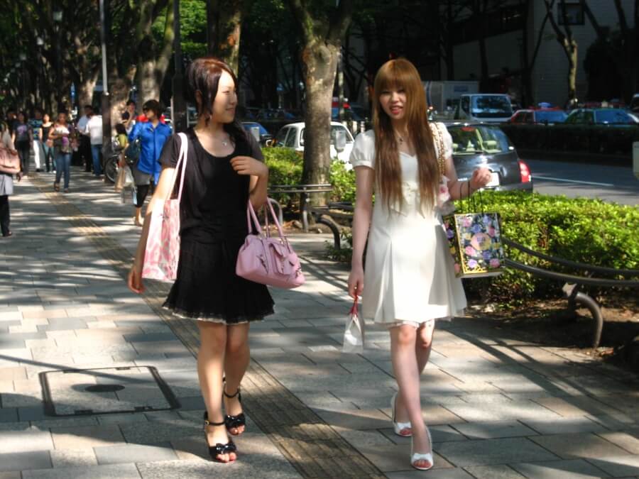 японские девушки в Токио