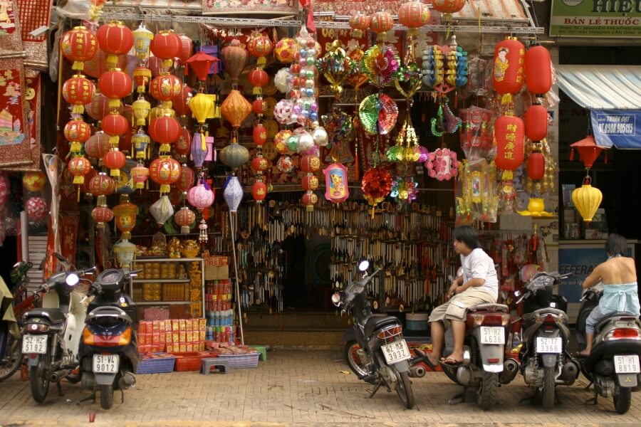 торговля на улицах Вьетнама