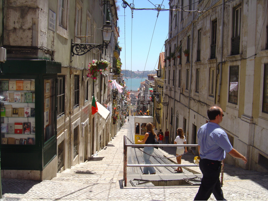 улица в Лиссабоне