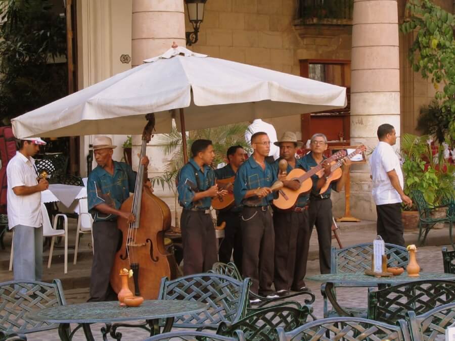 кубинские музыканты на улице