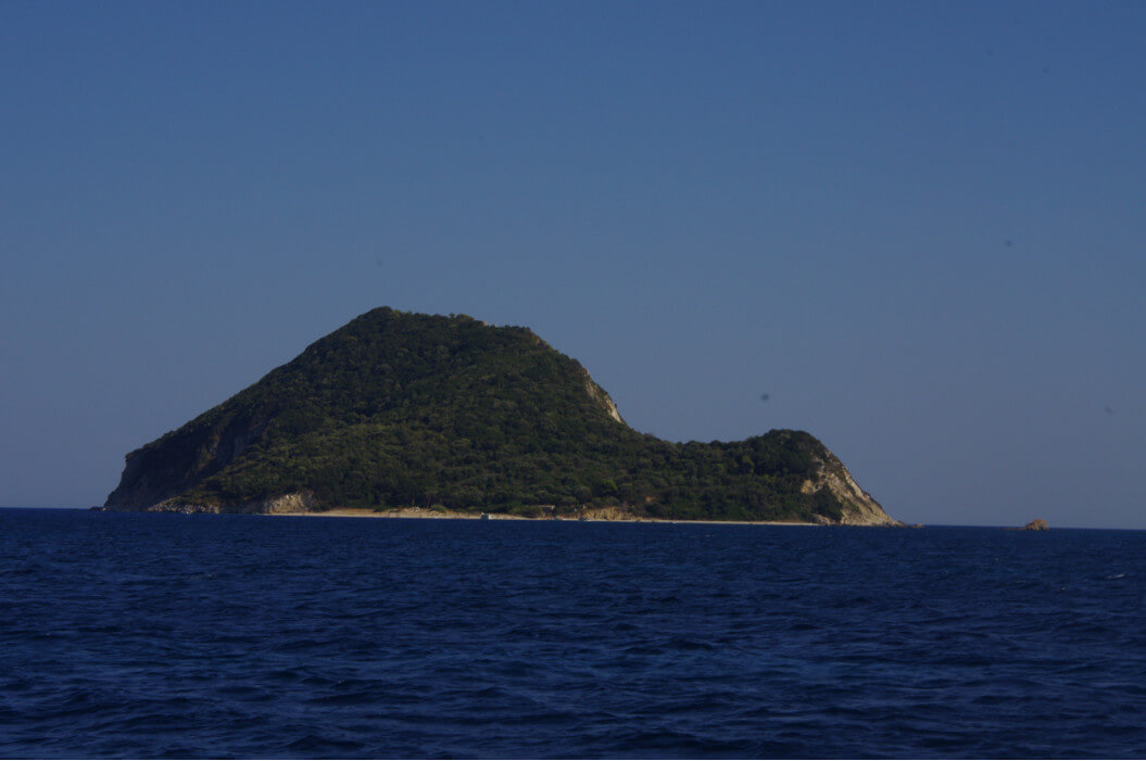 остров Марафонисси в форме черепахи