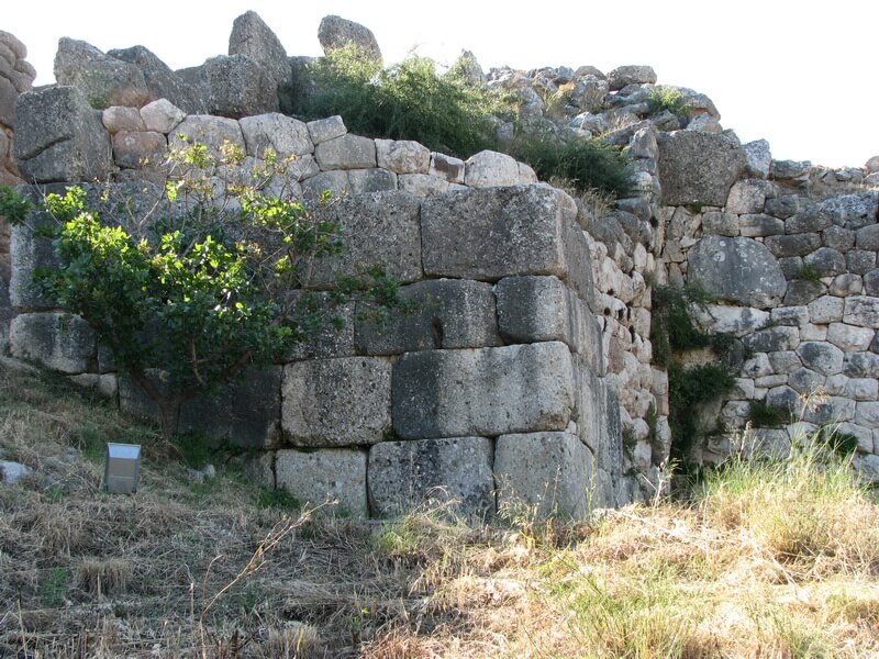 древние стены Микен